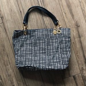 NWOT Tommy Hilfiger black and white purse
